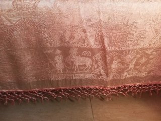 Colcha de seda rosa con flecos