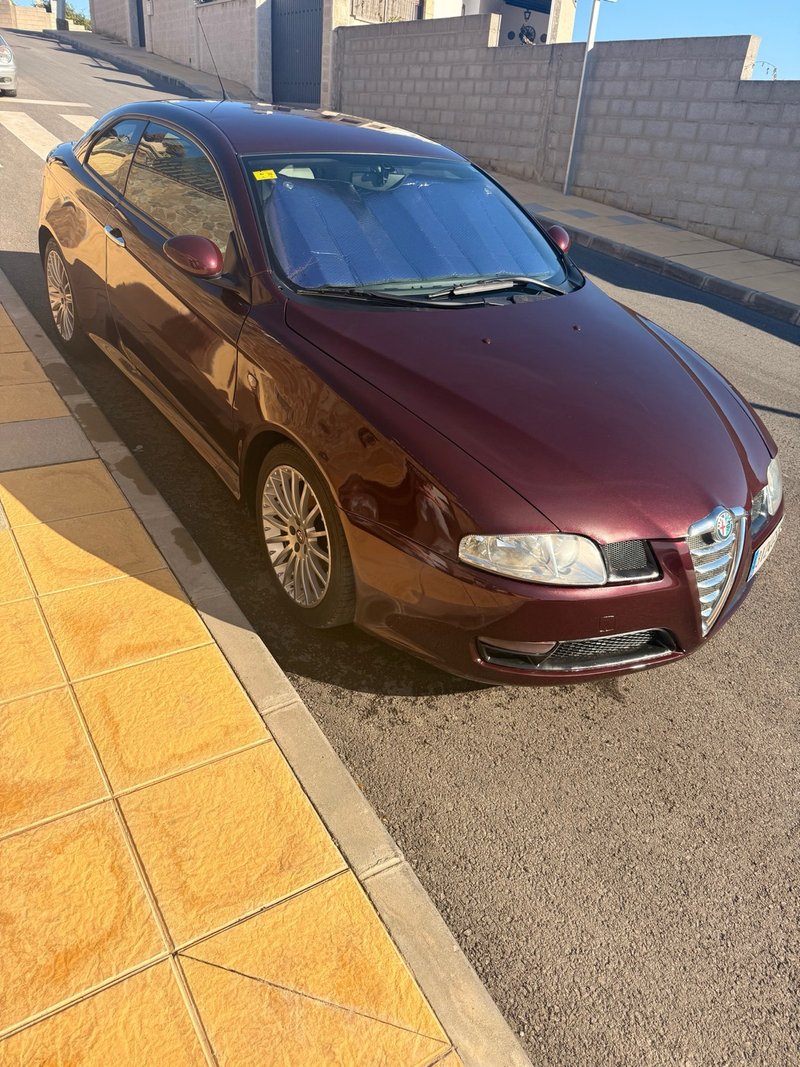 Alfa Romeo GT 2004 - foto 1