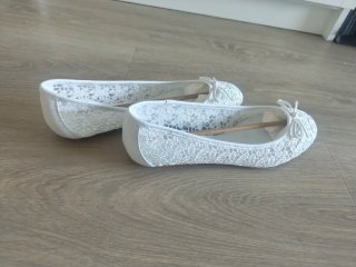 Manoletinas de encaje blancas