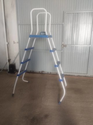 Escalera Piscina Metal y Plástico Azul