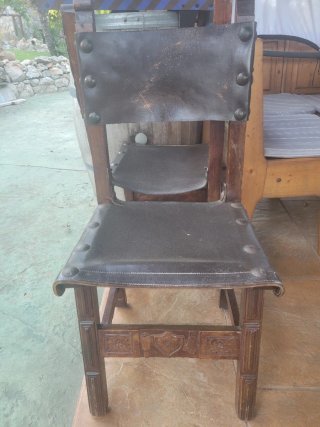 4 Sillas de época cuero y madera