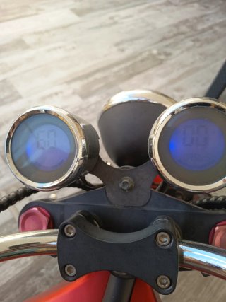 Moto Eléctrica Scooter Roja y Negra