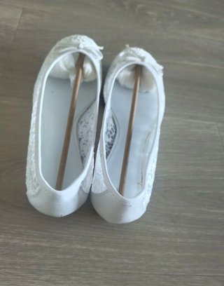 Manoletinas blancas encaje lazo