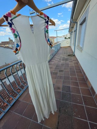 Vestido Desigual bordado talla M, cut out