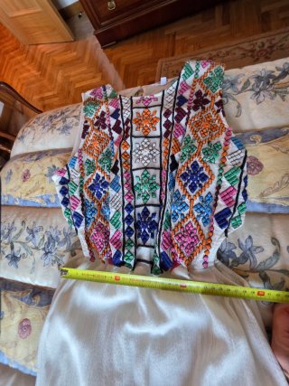 Vestido Desigual bordado talla M, cut out
