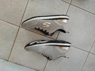 Zapatillas Skechers Beige y Negras