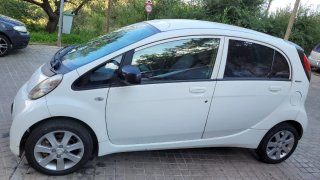 Peugeot iOn 2012