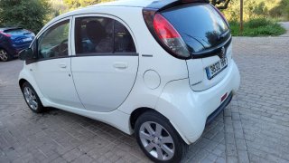 Peugeot iOn 2012