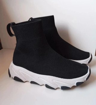 Deportivas Botín Negras y Blancas