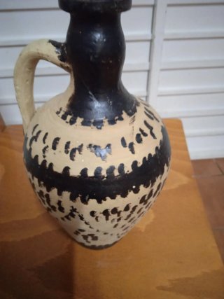 Jarra antigua pintada a mano