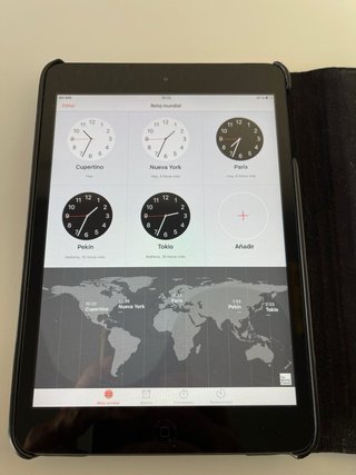 iPad mini A1455 con funda negra