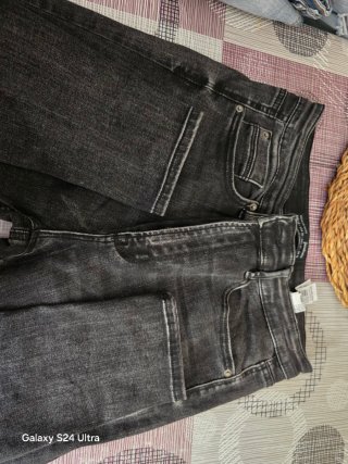 Pantalón pitillo negro Stradivarius Talla 42