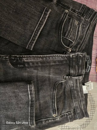 Pantalón pitillo negro Stradivarius Talla 42