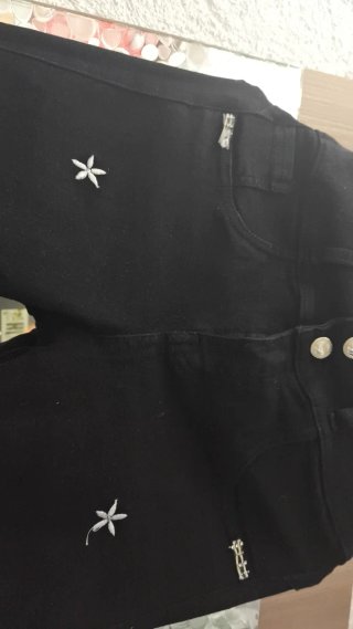 Pantalones negros con estrellas