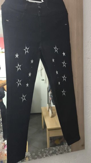 Pantalones negros con estrellas