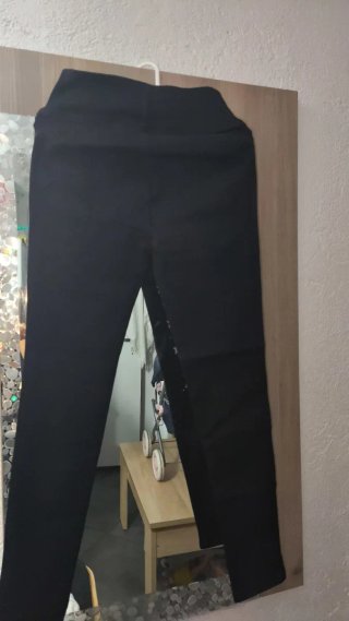 Pantalones negros con estrellas