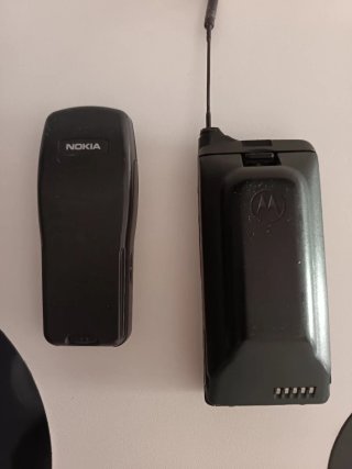 Nokia 3210 y Motorola Microtac Clásicos