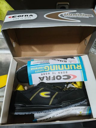 Zapatos de seguridad Cofra negros y amarillos