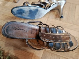 Sandalias de tacón Delisa doradas/plateadas