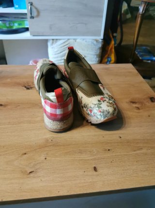 Zapatos planos florales con cuña