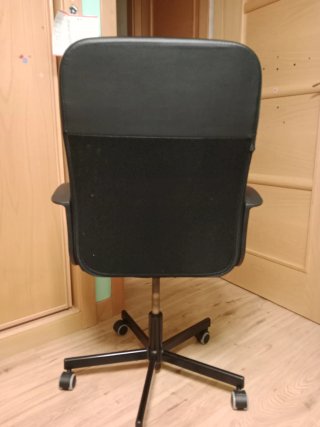 Silla de oficina negra