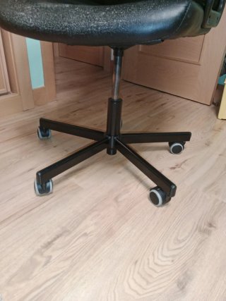 Silla de oficina negra