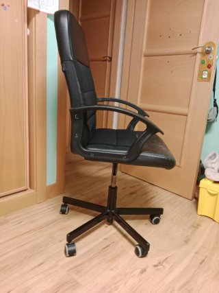 Silla de oficina negra