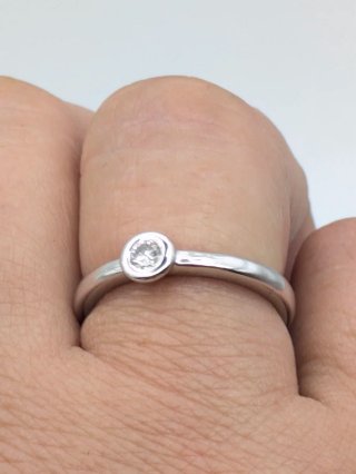 Anillo Oro 18k con Diamante