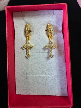 Pendientes de cruz dorados con circonitas