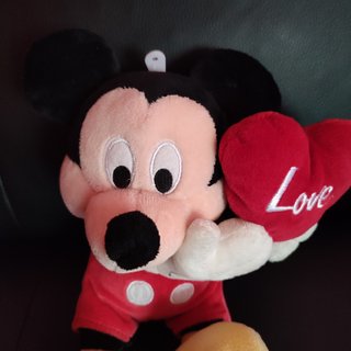 Peluche Mickey Mouse con corazón Love