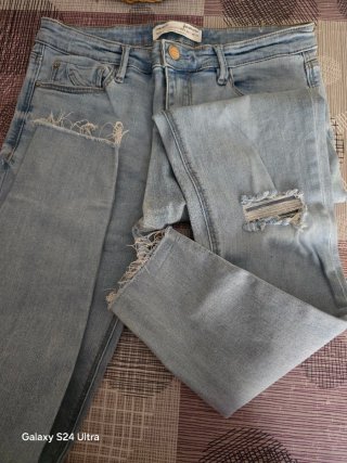 Pantalón pitillo Stradivarius azul talla M