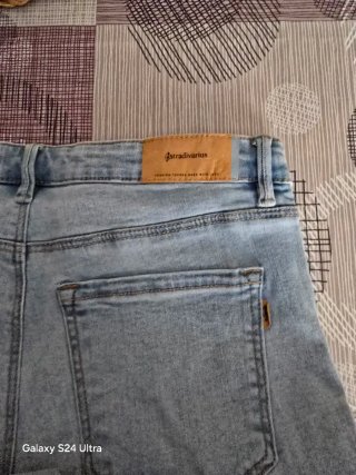 Pantalón pitillo Stradivarius azul talla M