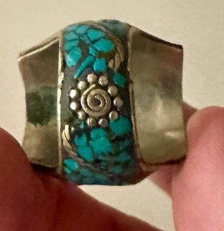 Anillo étnico tibetano mosaico turquesa y coral