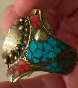 Anillo étnico tibetano mosaico turquesa y coral