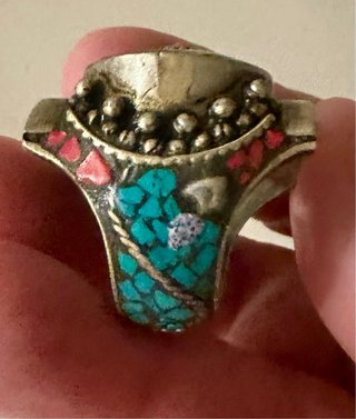 Anillo étnico tibetano mosaico turquesa y coral