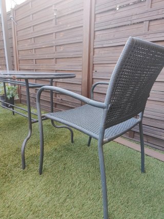 Mesa de jardín cristal y metal + cuatro sillas