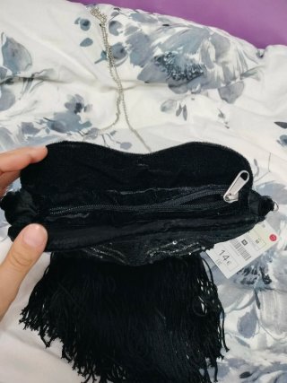 Bolso de fiesta corazón negro con flecos