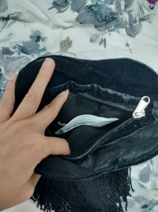 Bolso de fiesta corazón negro con flecos