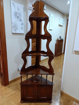 Estantería de esquina de madera