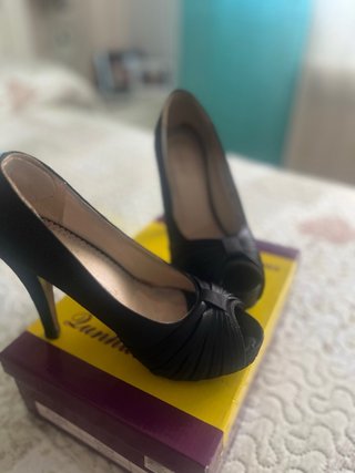 Zapatos de vestir negros tacón alto , casi nuevos