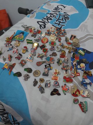 Colección de Pines Variados