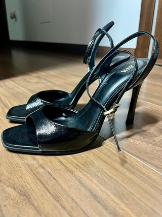 Sandalias de Tacón Negro ZARA Estilazo y Elegantes
