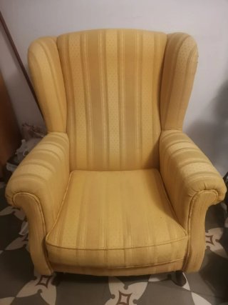 Butaca tapizada madera maciza