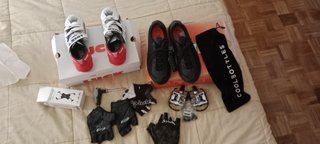 Lote Ciclismo: Zapatillas Luck, Pedales y Guantes