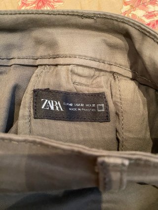 Pantalón chino verde oscuro del Zara. Talla 42.