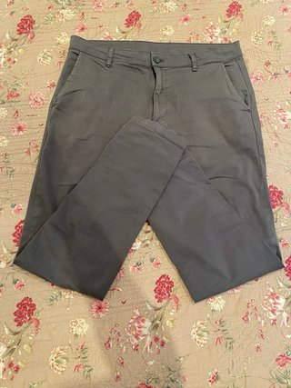 Pantalón chino verde oscuro del Zara. Talla 42.
