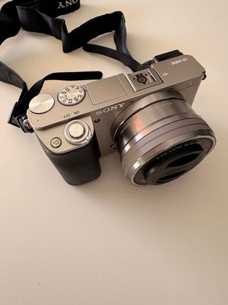 Sony Alpha 6000 + Objetivo + Cargador + correa