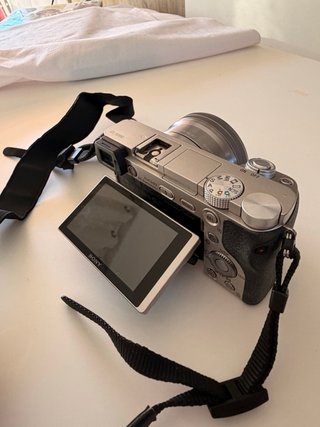 Sony Alpha 6000 + Objetivo + Cargador + correa