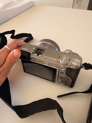 Sony Alpha 6000 + Objetivo + Cargador + correa