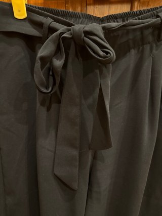 Pantalón Zara negro fluido talla M